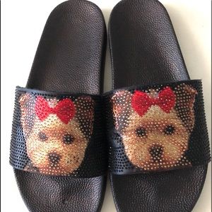 Slides
INC International Concepts run small size9